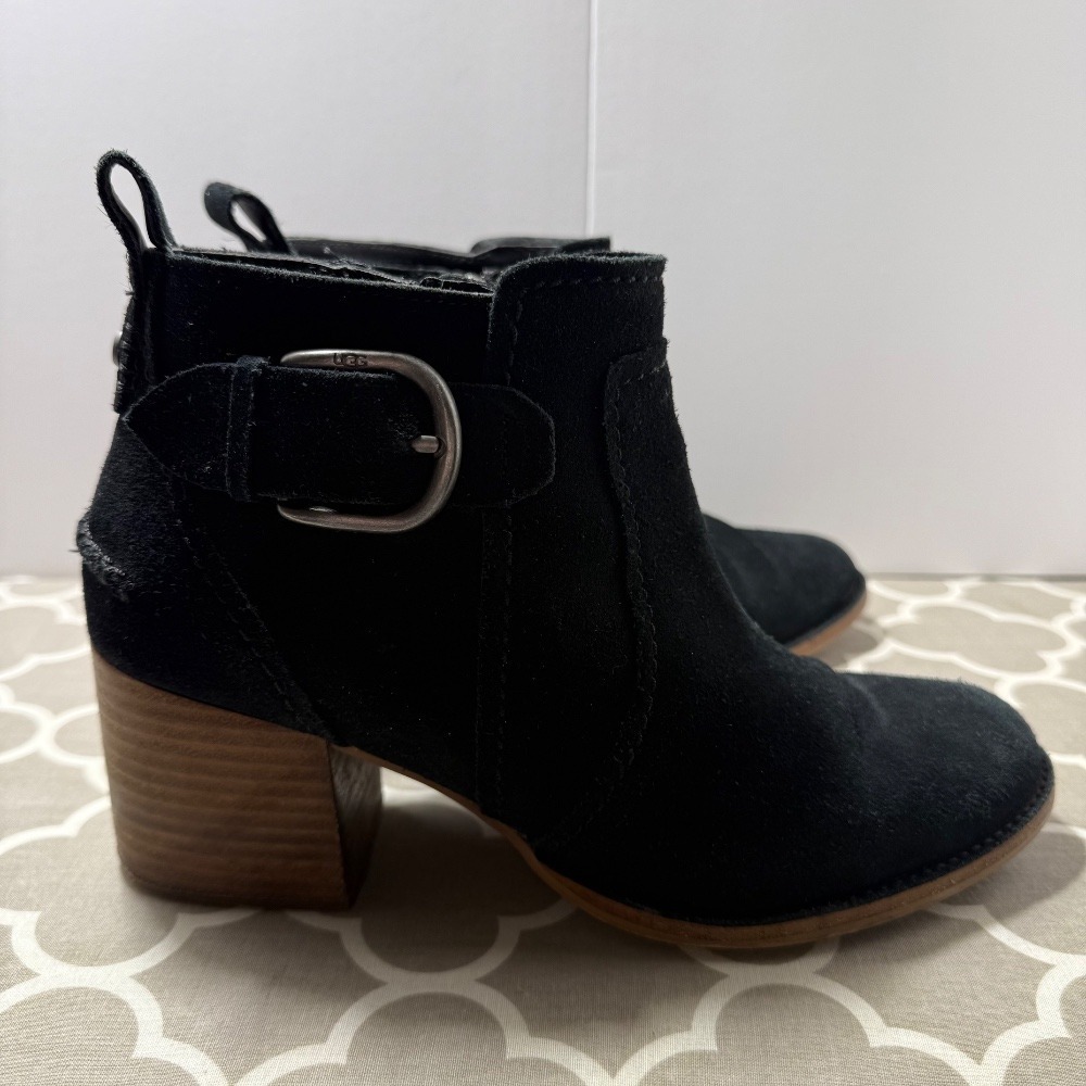 UGG Leahy Black Suede Leather‎ Ankle Boot Great Pre-owned condition Size 9